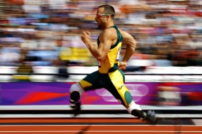 2026世界杯-王者归来！费德勒复出首秀横扫对手，塞尔维亚主场观众起立致敬